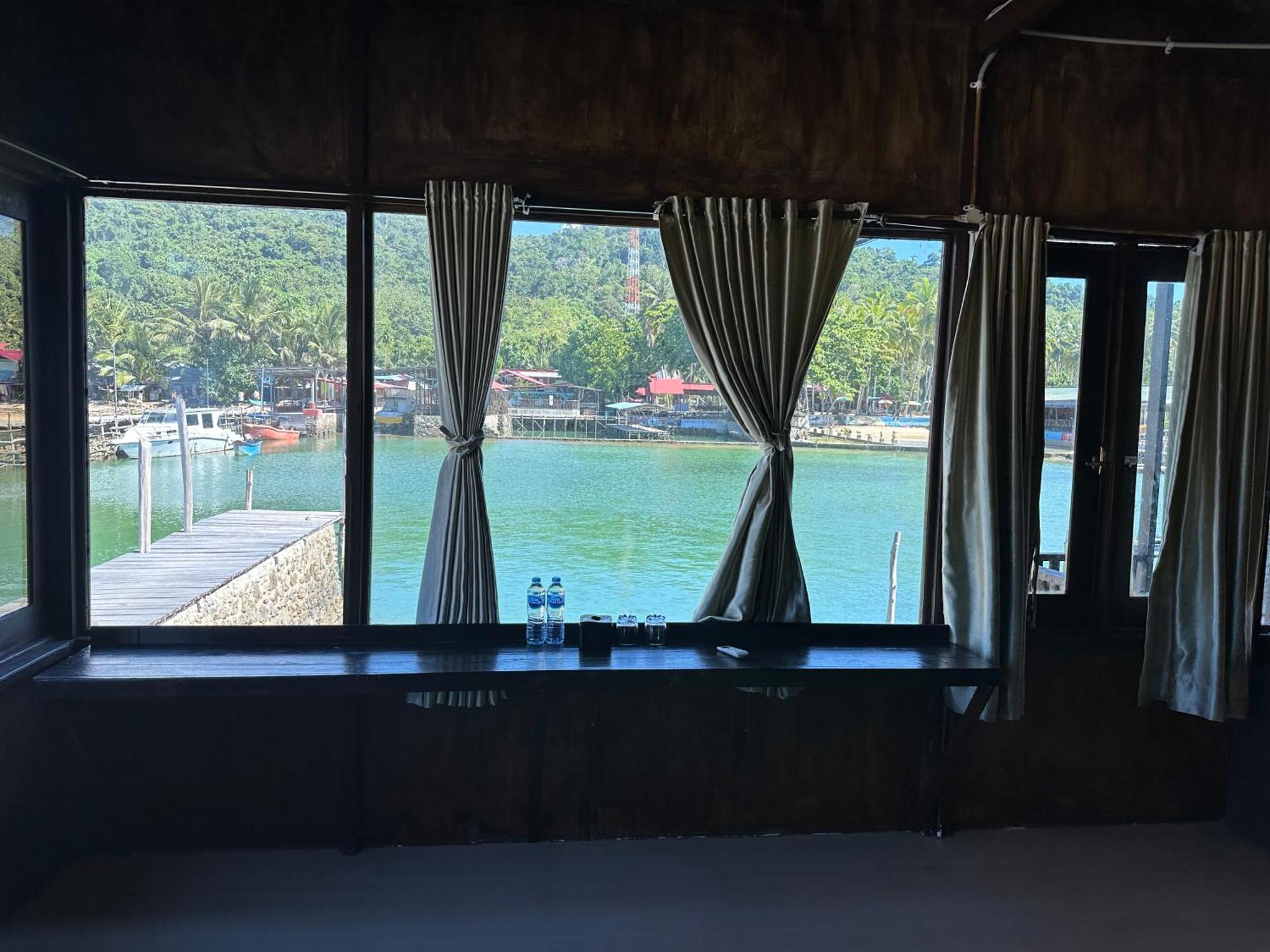 Mooi Park Hotel Sorong Exterior foto