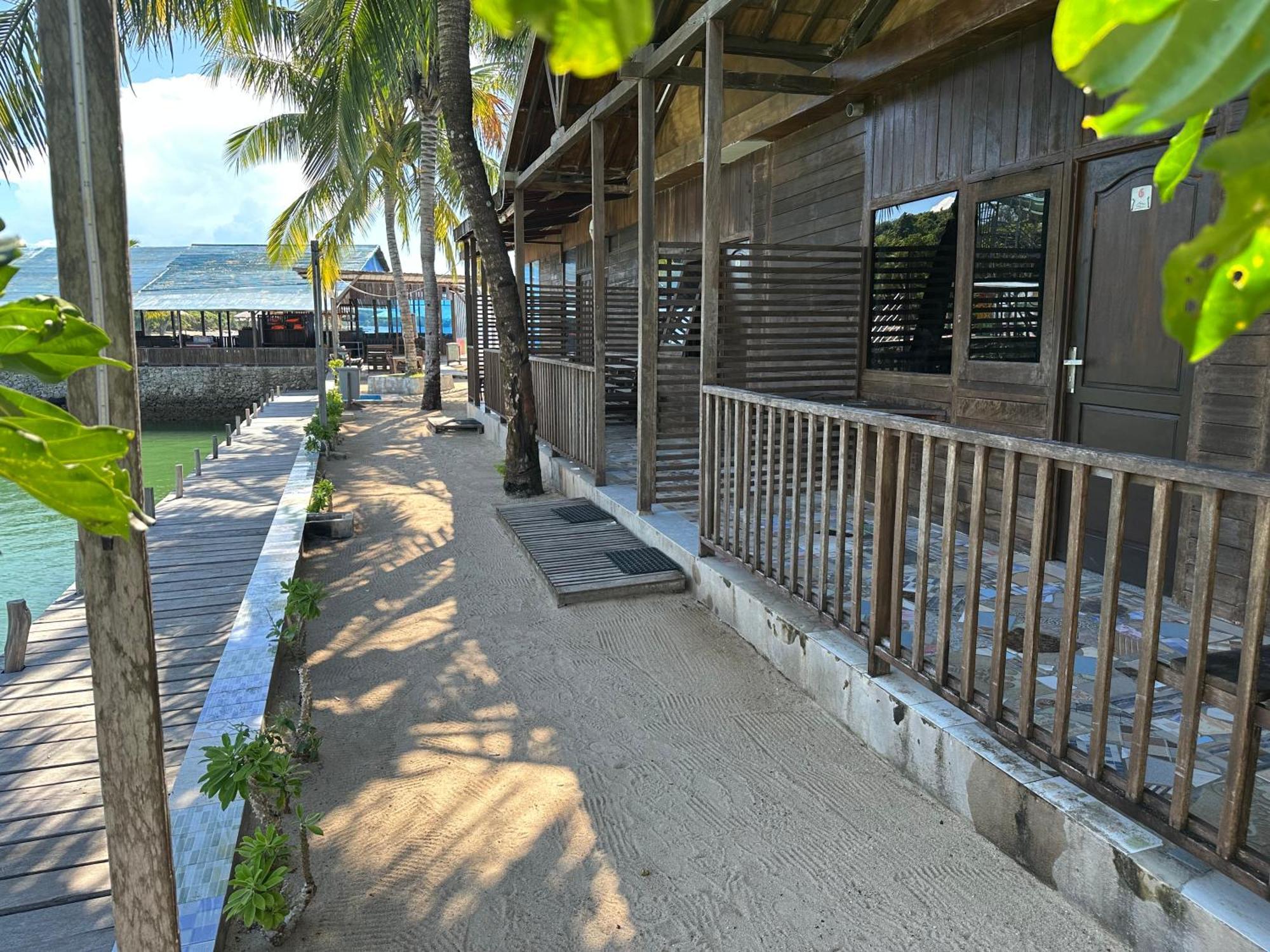 Mooi Park Hotel Sorong Exterior foto